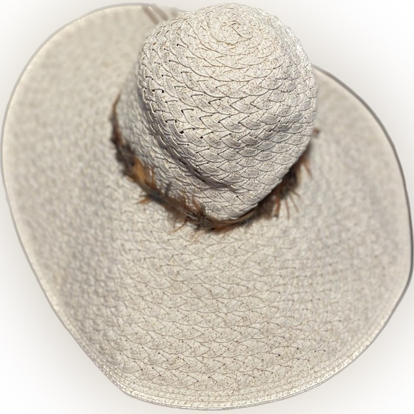 White white gold straw floppy hat with brown feathers and tassel - Picture 3 of 3